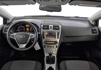 Подержанный автомобиль Toyota Avensis Sedan 2012 года (14 фото)