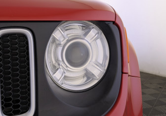 Подержанный автомобиль Jeep Renegade 2018 года (11 фото)