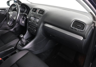 Подержанный автомобиль Volkswagen Golf Hatchback 2012 года (10 фото)
