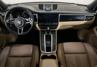 Подержанный автомобиль Porsche Macan 2019 года (12 фото)