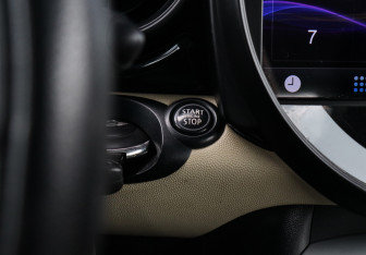 Подержанный автомобиль MINI Hatch 2008 года (13 фото)