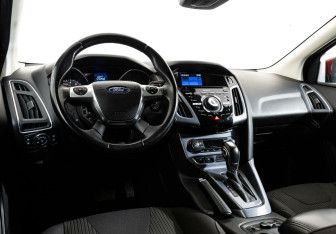 Подержанный автомобиль Ford Focus Hatchback 2014 года (9 фото)