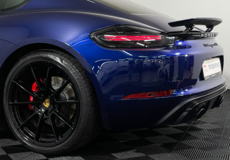 Подержанный автомобиль Porsche Cayman 2021 года (21 фото)
