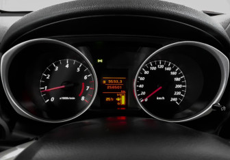 Подержанный автомобиль Mitsubishi ASX 2013 года (12 фото)