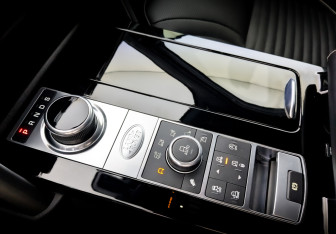 Подержанный автомобиль Land Rover Discovery 2020 года (30 фото)