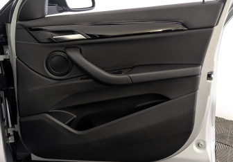 Подержанный автомобиль BMW X2 2019 года (25 фото)