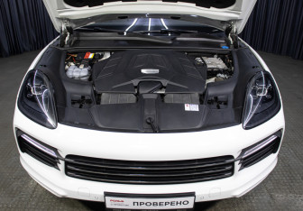 Подержанный автомобиль Porsche Cayenne 2019 года (9 фото)