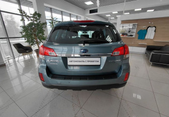 Подержанный автомобиль Subaru Outback Wagon 2012 года (6 фото)