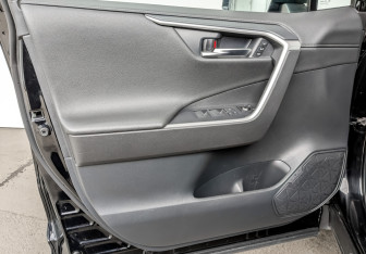 Подержанный автомобиль Toyota RAV4 2020 года (19 фото)