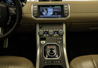 Подержанный автомобиль Land Rover Range Rover Evoque 2017 года (19 фото)