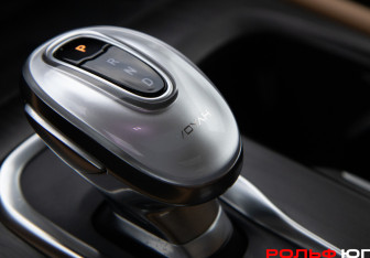 Подержанный автомобиль Voyah Dream 2023 года (21 фото)