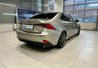 Подержанный автомобиль Lexus IS Sedan 2020 года (4 фото)