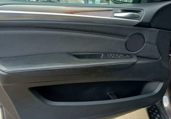 Подержанный автомобиль BMW X5 2010 года (20 фото)