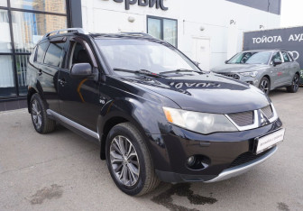 Подержанный автомобиль Mitsubishi Outlander 2008 года (3 фото)