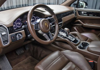Подержанный автомобиль Porsche Cayenne 2018 года (14 фото)