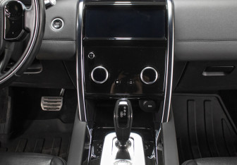 Подержанный автомобиль Land Rover Discovery Sport 2020 года (14 фото)