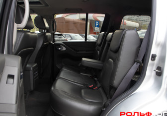 Подержанный автомобиль Nissan Pathfinder 2011 года (8 фото)