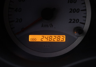 Подержанный автомобиль Toyota RAV4 2005 года (12 фото)