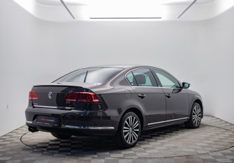 Подержанный автомобиль Volkswagen Passat Sedan 2014 года (5 фото)
