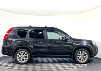 Подержанный автомобиль Nissan X-Trail 2011 года (4 фото)