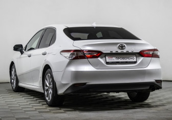 Подержанный автомобиль Toyota Camry Sedan 2018 года (7 фото)