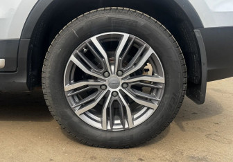 Подержанный автомобиль Geely Atlas Pro 2023 года (14 фото)