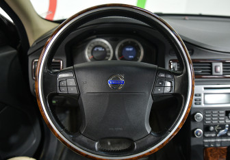 Подержанный автомобиль Volvo XC70 2008 года (11 фото)