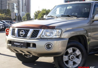 Подержанный автомобиль Nissan Patrol 2005 года (19 фото)