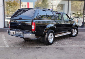 Подержанный автомобиль Nissan NP300 2010 года (8 фото)