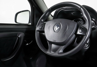 Подержанный автомобиль Renault Duster 2015 года (12 фото)