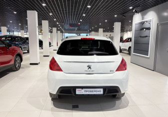 Подержанный автомобиль Peugeot 308 Hatchback 2011 года (2 фото)