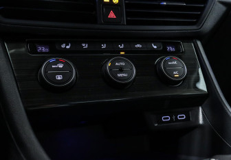 Подержанный автомобиль Volkswagen Jetta Sedan 2021 года (9 фото)