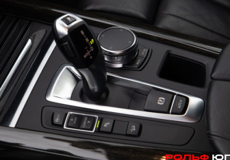 Подержанный автомобиль BMW X5 2017 года (12 фото)