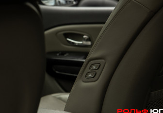 Подержанный автомобиль Kia Carnival 2017 года (20 фото)