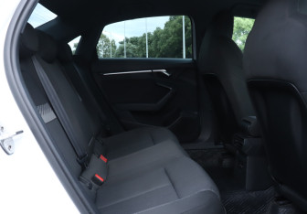 Подержанный автомобиль Audi A3 Sedan 2021 года (10 фото)
