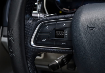 Подержанный автомобиль Hongqi HS5 2023 года (25 фото)