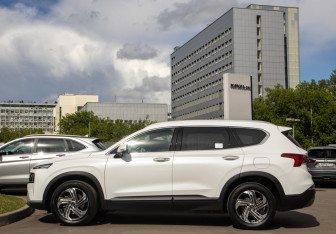 Подержанный автомобиль Hyundai Santa Fe 2021 года (6 фото)