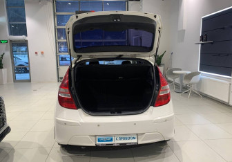 Подержанный автомобиль Hyundai i30 Hatchback 2011 года (7 фото)