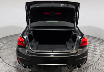 Подержанный автомобиль BMW M5 Sedan 2018 года (9 фото)