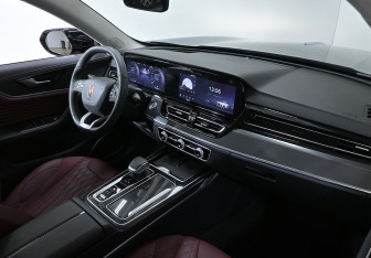 Подержанный автомобиль Hongqi HS5 2024 года (9 фото)