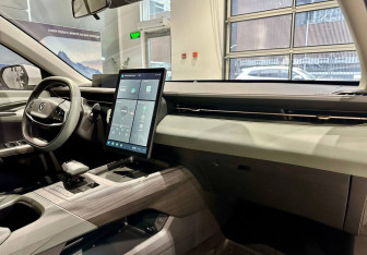 Подержанный автомобиль Changan Lamore 2023 года (14 фото)