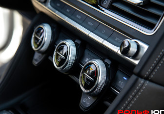 Подержанный автомобиль Genesis G70 2021 года (13 фото)