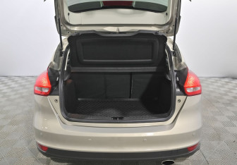 Подержанный автомобиль Ford Focus Hatchback 2018 года (12 фото)