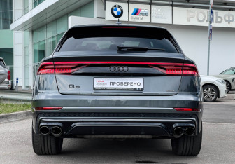 Подержанный автомобиль Audi Q8 2023 года (6 фото)
