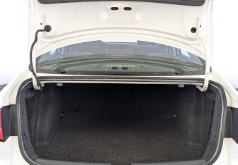 Подержанный автомобиль Volkswagen Jetta Sedan 2016 года (10 фото)