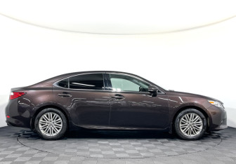 Подержанный автомобиль Lexus ES 2014 года (4 фото)
