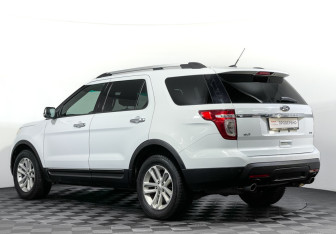 Подержанный автомобиль Ford Explorer 2013 года (7 фото)