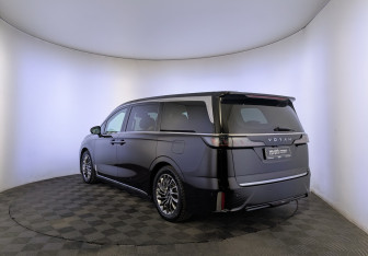 Подержанный автомобиль Voyah Dream 2023 года (7 фото)
