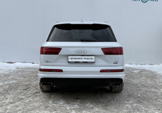 Подержанный автомобиль Audi Q7 2016 года (6 фото)