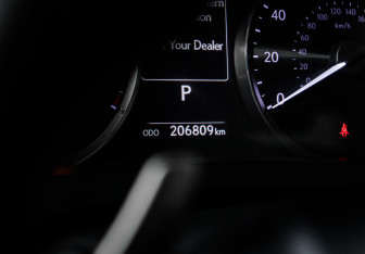 Подержанный автомобиль Lexus IS Sedan 2017 года (11 фото)